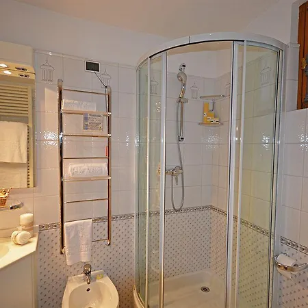 Hotel Grand Palais Excelsior 4*